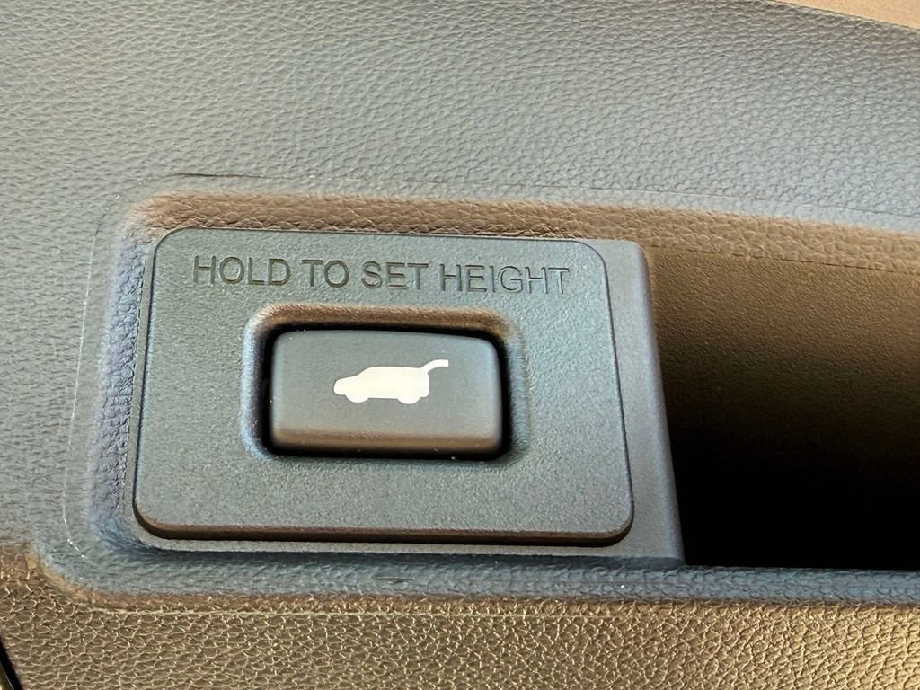 Certified 2025 Acura RDX SH-AWD image 9