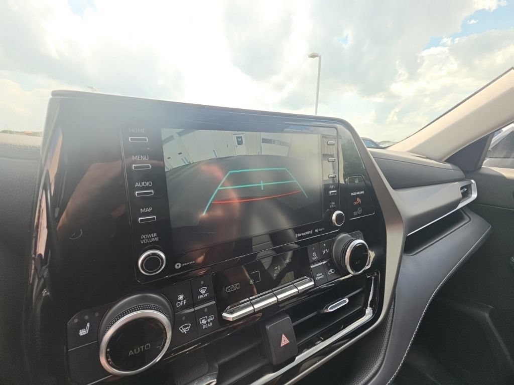 Used 2021 Toyota Highlander XLE AWD/4WD image 23
