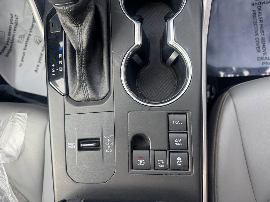 Used 2023 Toyota Highlander Bronze Edition image 18