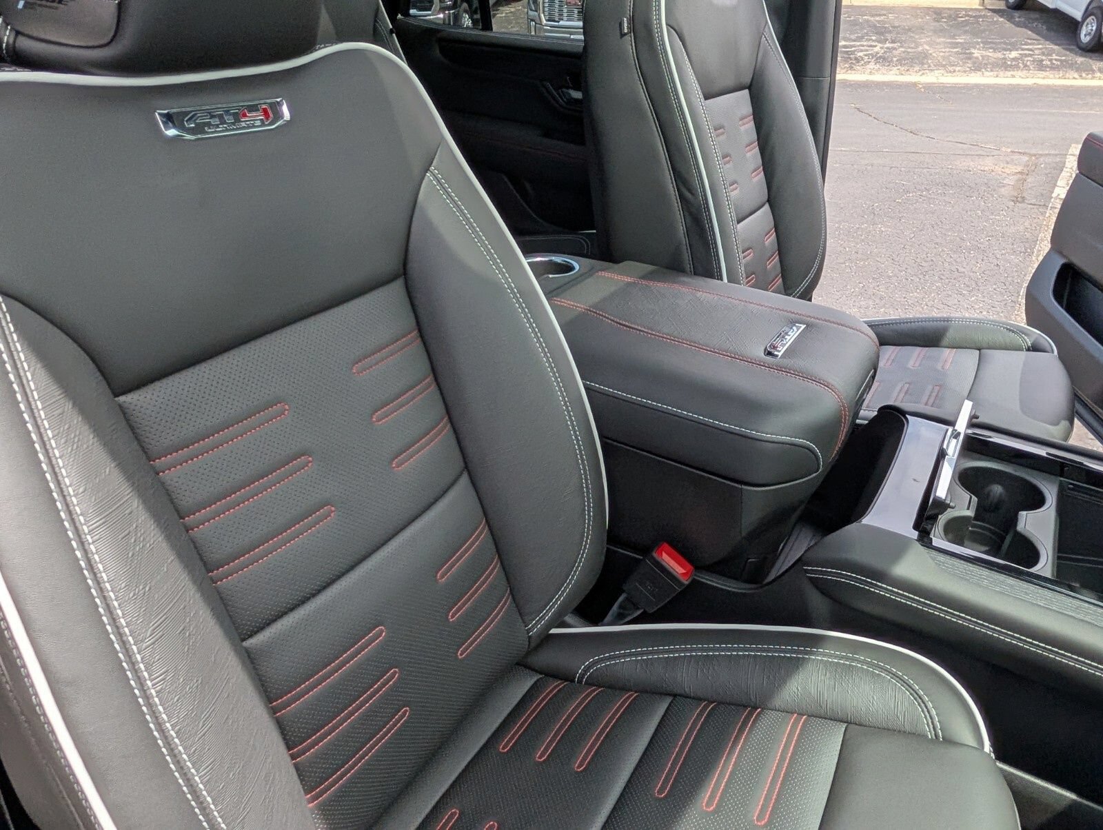 New 2026 GMC Yukon AT4 Ultimate w/ LPO, Floor Liner Package AWD/4WD image 33