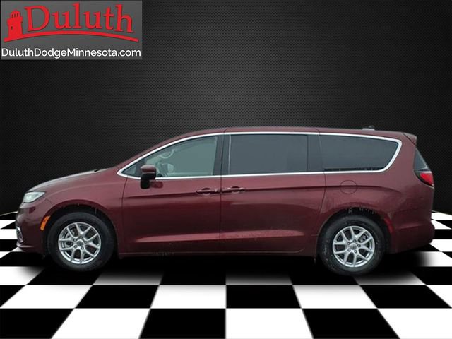 Used 2023 Chrysler Pacifica Touring-L FWD image 2