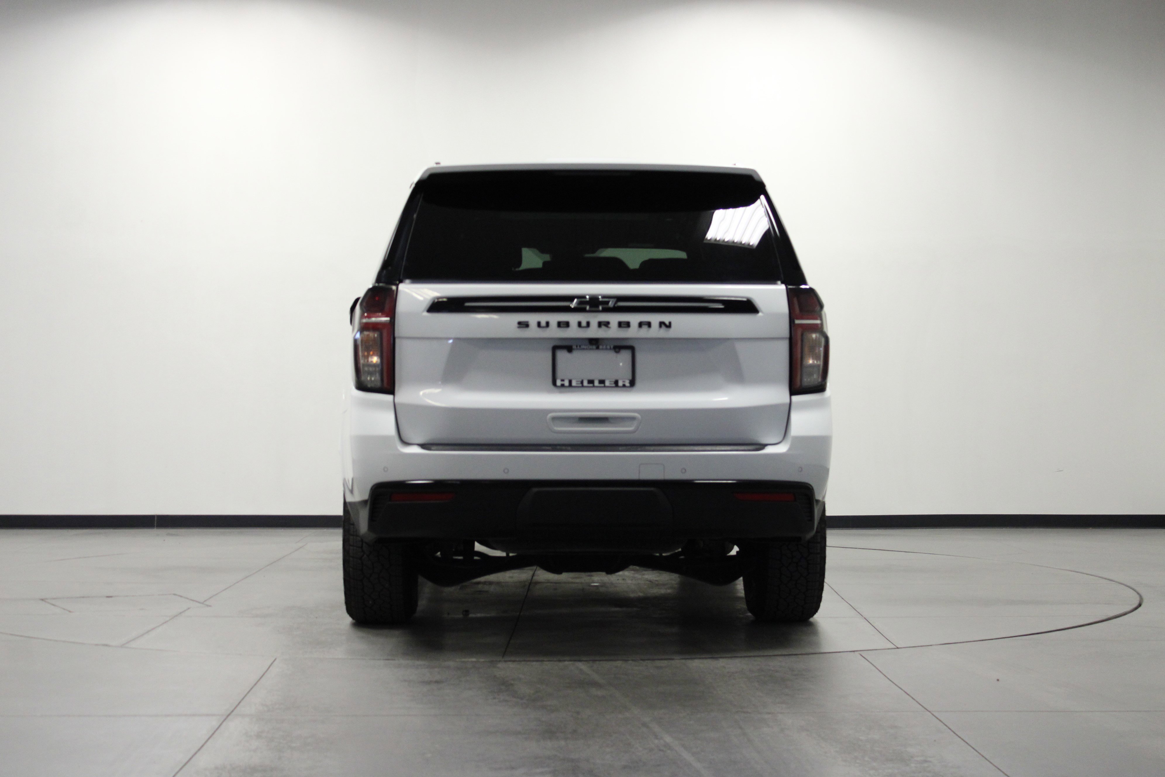 Used 2023 Chevrolet Suburban Z71 w/ Luxury Package image 5