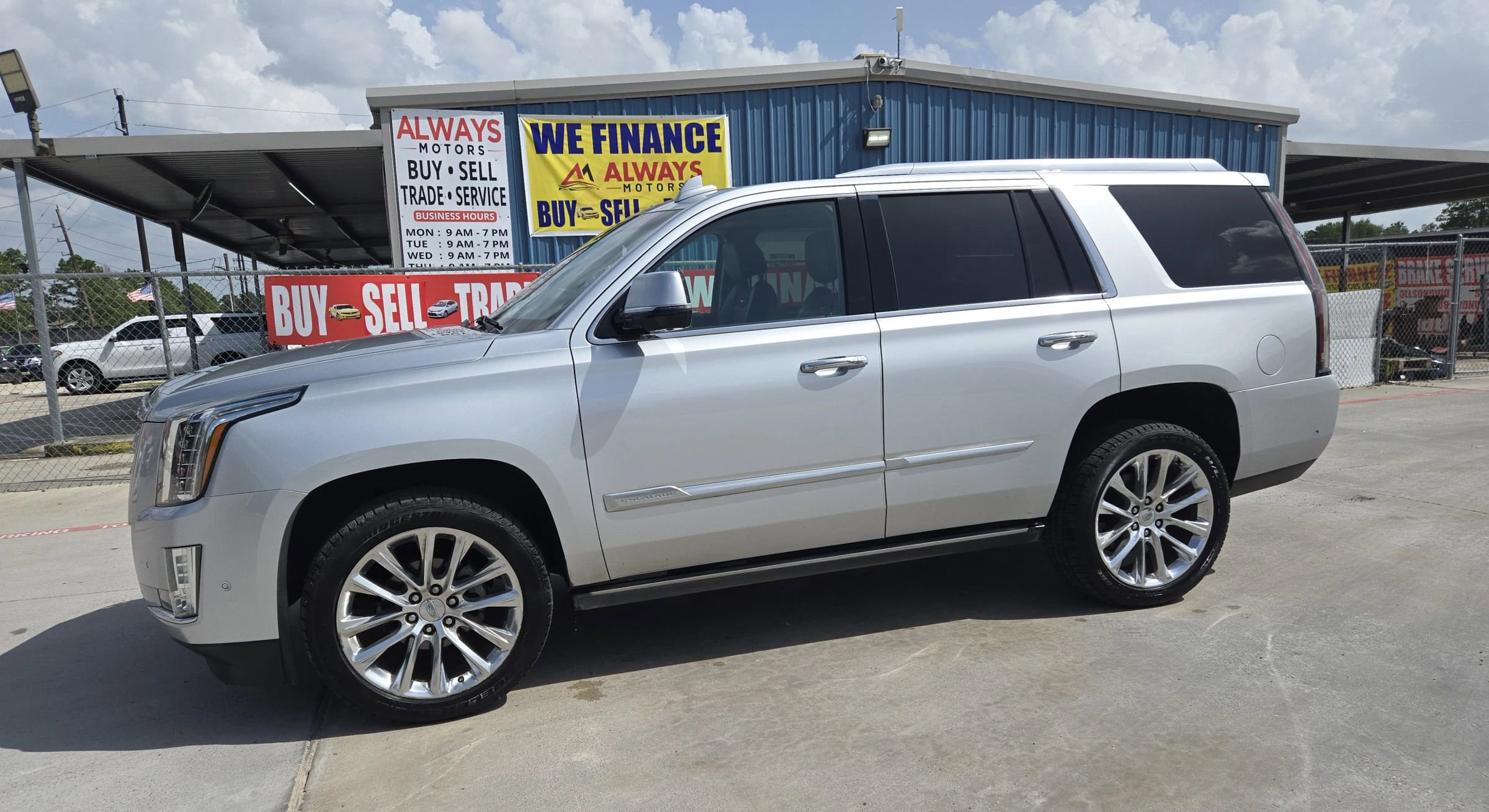 Used 2019 Cadillac Escalade Premium Luxury image 4