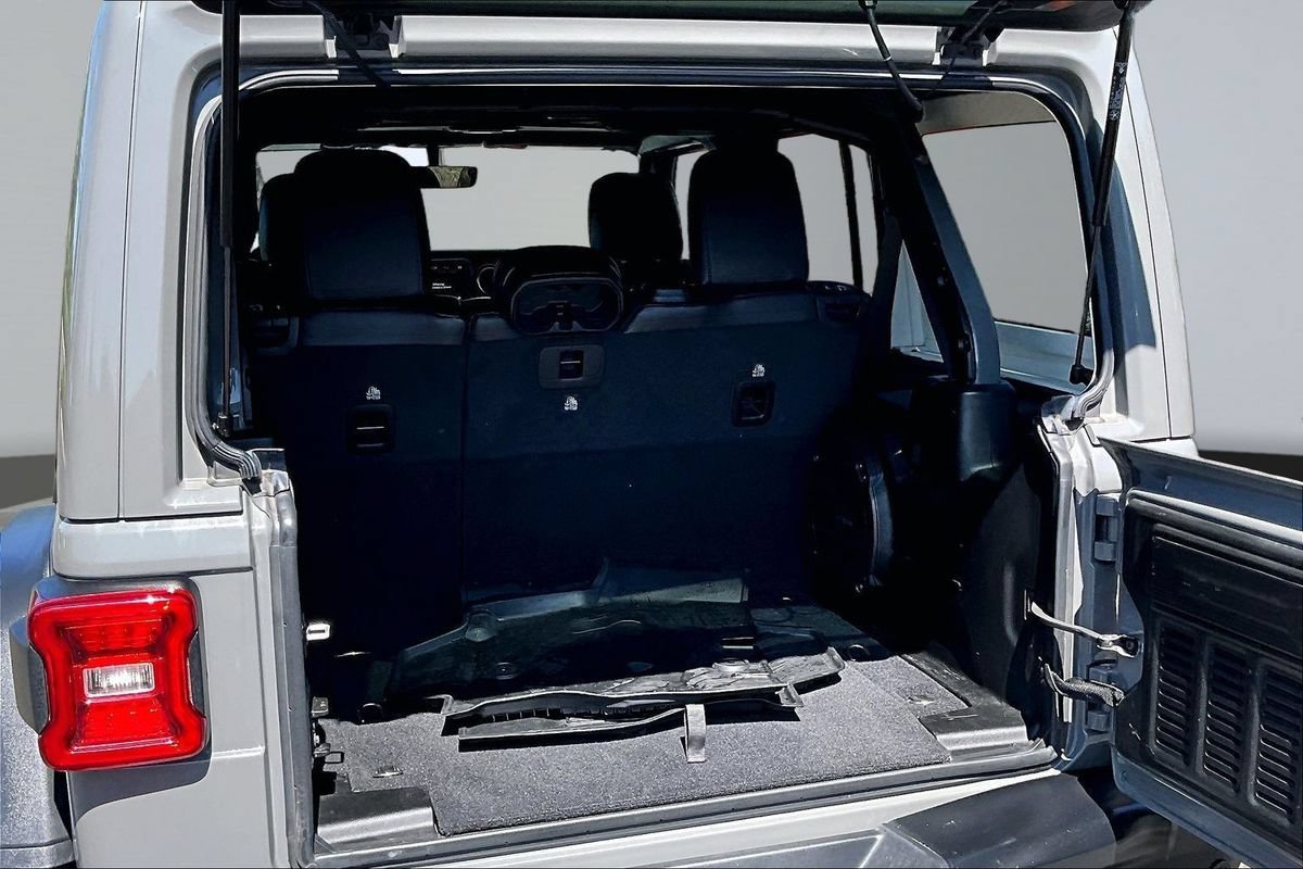 Used 2021 Jeep Wrangler Unlimited Rubicon AWD/4WD image 38