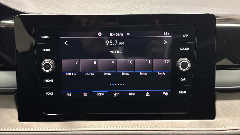 Used 2025 Volkswagen Taos SE w/ Panoramic Sunroof Package image 15