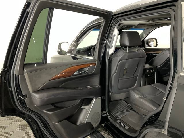 Used 2015 Cadillac Escalade Premium image 28