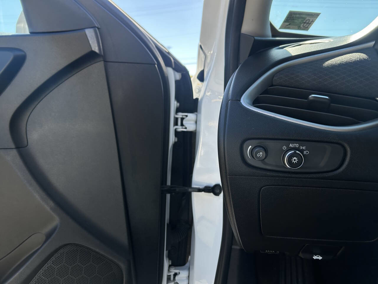 Used 2022 Chevrolet Malibu LT image 15