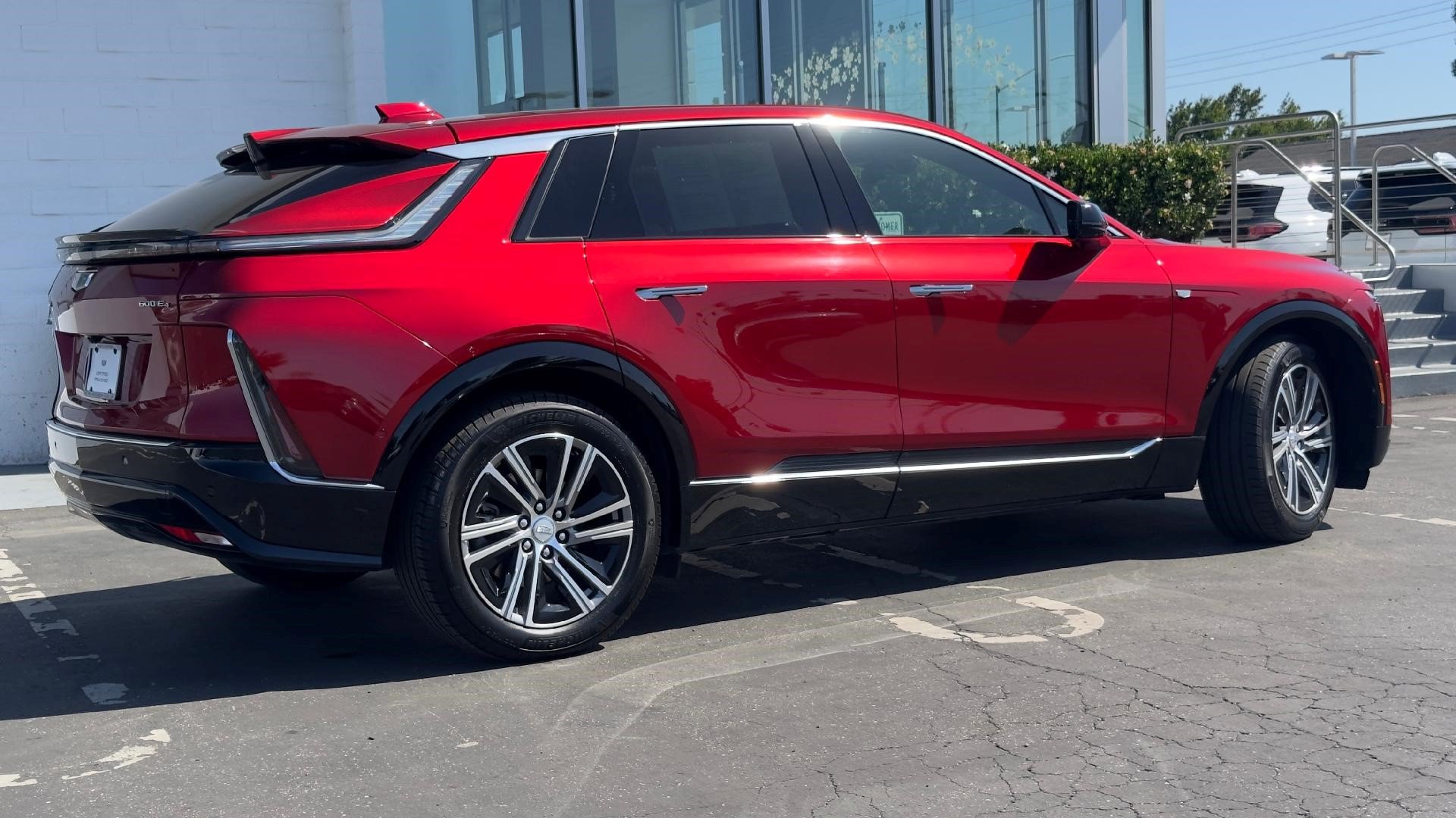 Certified 2024 Cadillac Lyriq Luxury AWD/4WD image 4