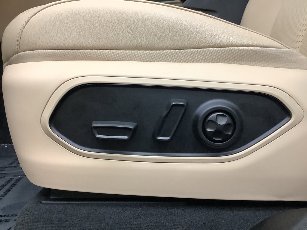 Used 2025 Jeep Grand Cherokee L Limited w/ Luxury Tech Group II image 14