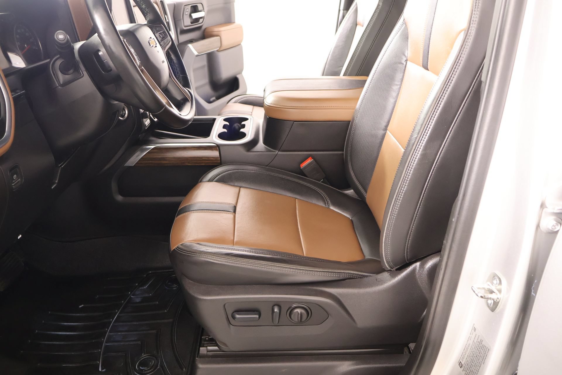 Used 2023 Chevrolet Silverado 2500 High Country w/ Technology Package AWD/4WD image 12