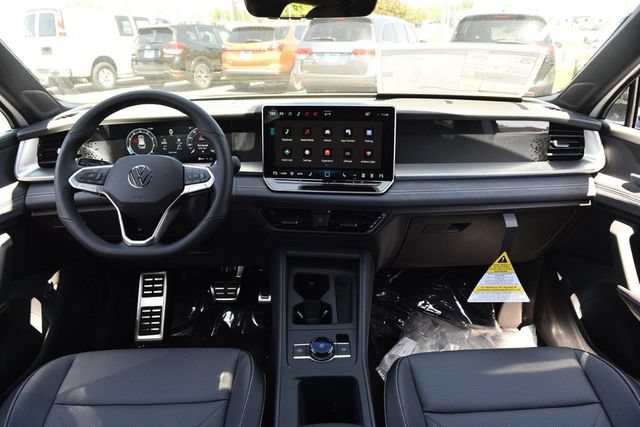 New 2026 Volkswagen Tiguan SE R-Line AWD/4WD image 7