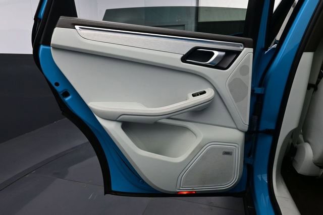 Certified 2019 Porsche Macan S AWD/4WD image 13