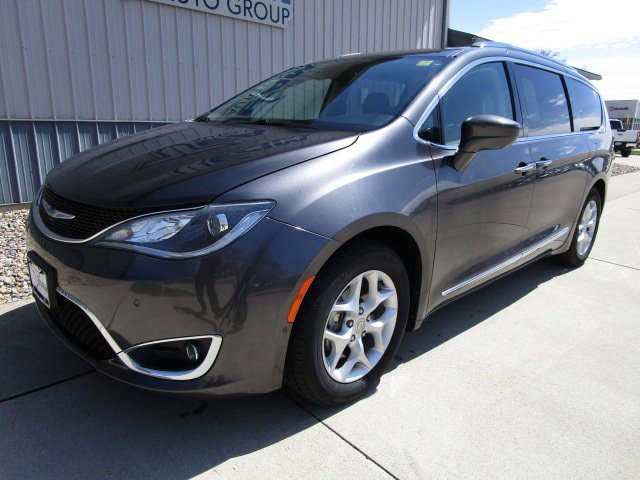 Used 2019 Chrysler Pacifica Touring-L Plus w/ Advanced Safetytec Group FWD image 1