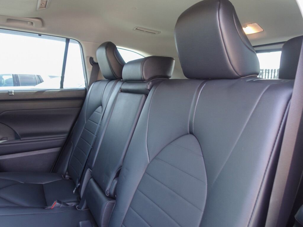 Certified 2021 Toyota Highlander XLE image 11