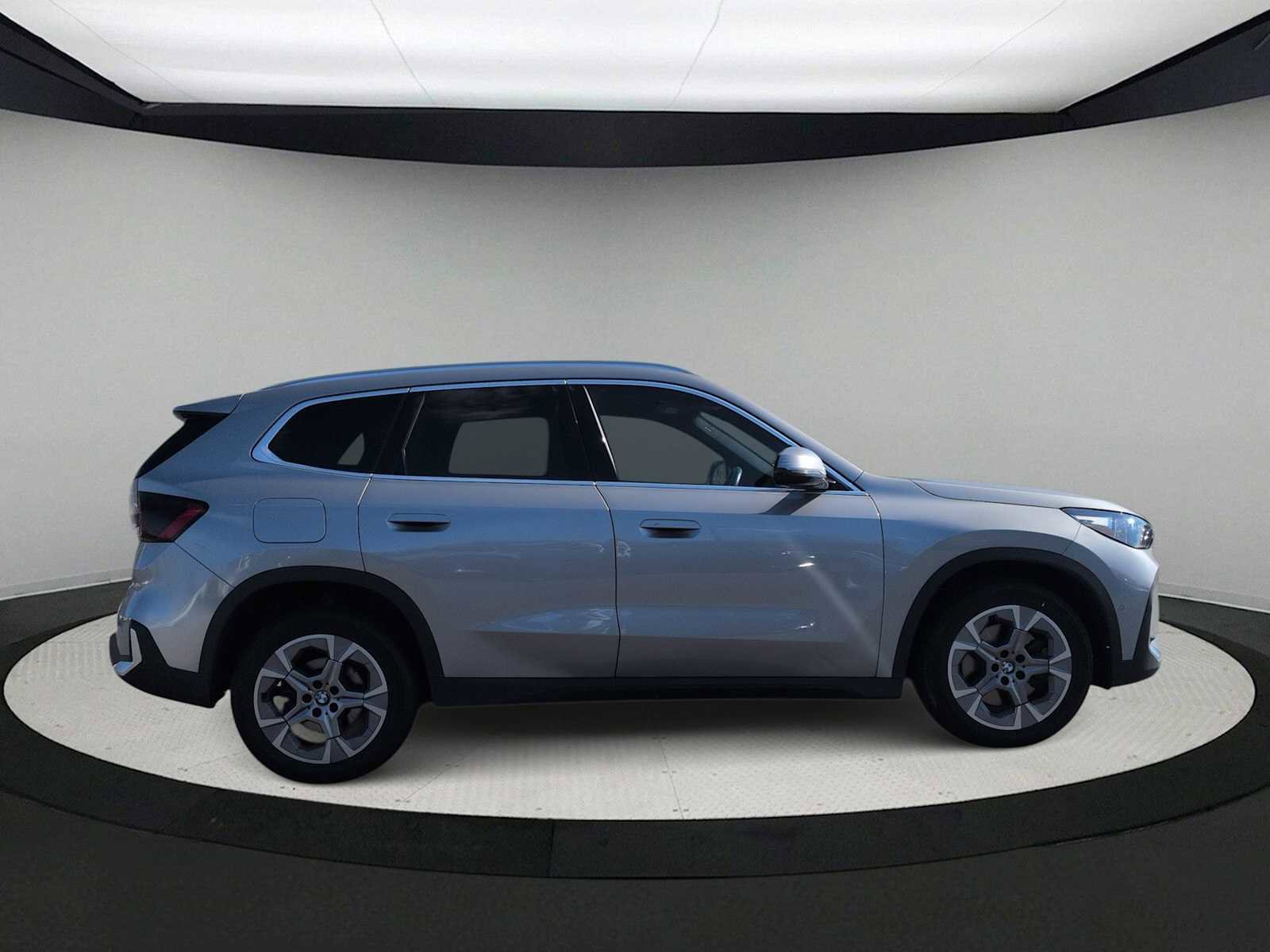 Used 2023 BMW X1 xDrive28i w/ Convenience Package AWD/4WD image 9