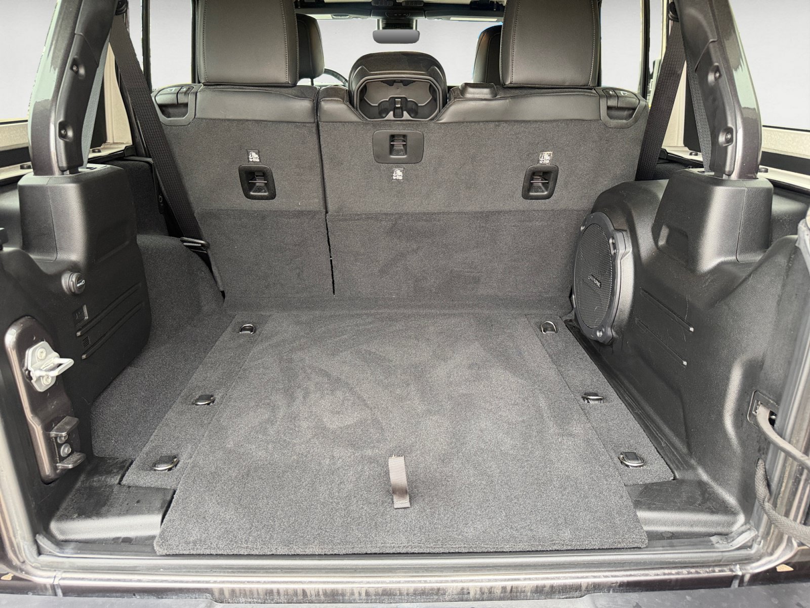 Used 2022 Jeep Wrangler Unlimited Sahara AWD/4WD image 19