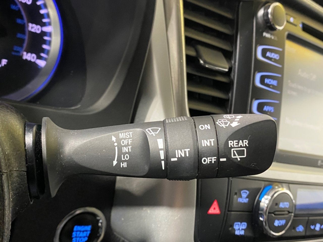 Used 2017 Toyota Highlander SE image 25