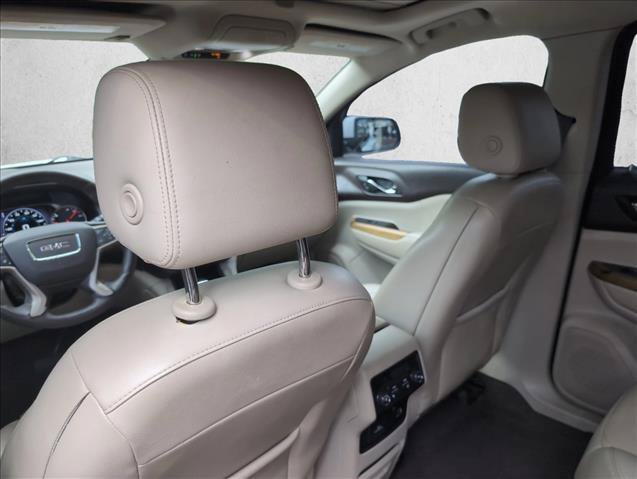 Used 2017 GMC Acadia Denali w/ Technology Package FWD image 17