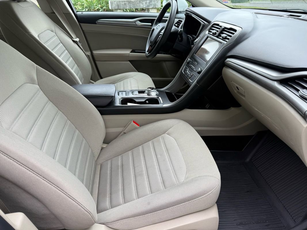 Used 2020 Ford Fusion SE FWD image 37