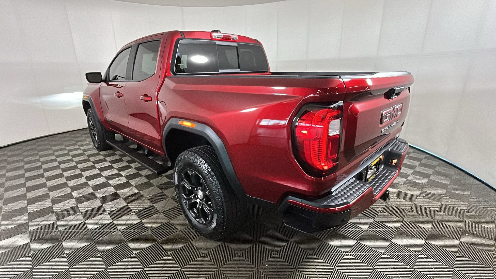Used 2024 GMC Canyon Elevation w/ Convenience Package AWD/4WD image 5