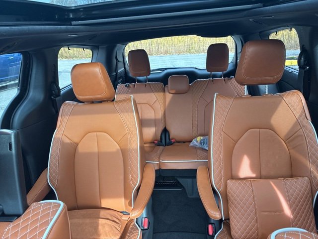 New 2026 Chrysler Pacifica Pinnacle w/ Trailer Tow Group image 21