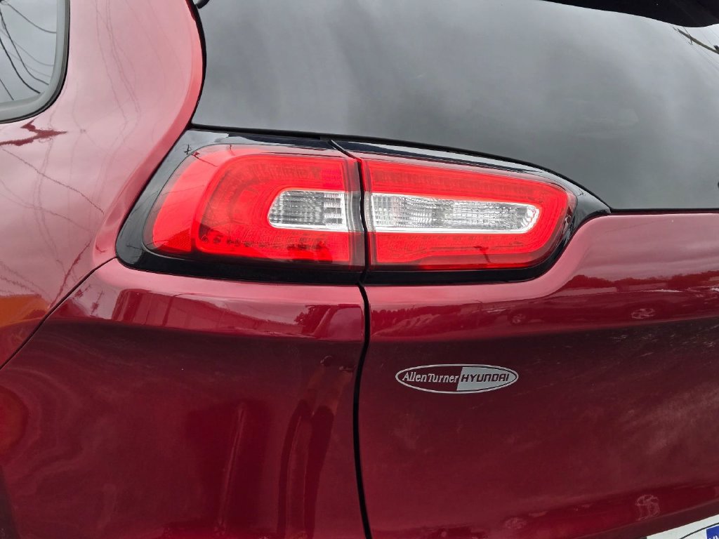 Used 2018 Jeep Cherokee Latitude FWD image 7