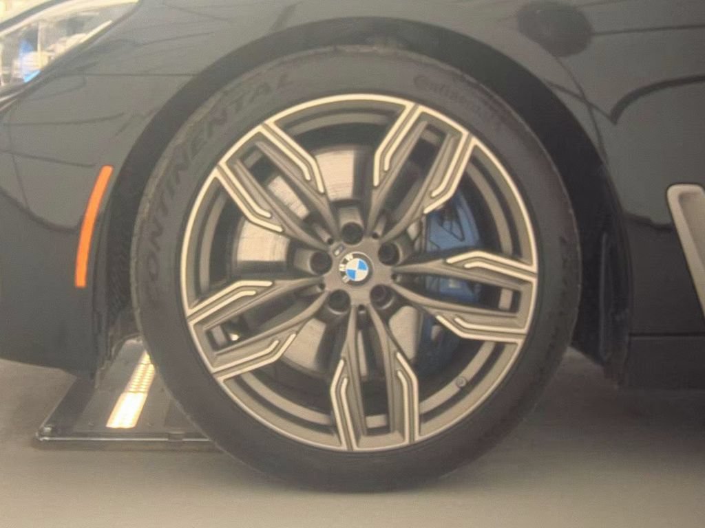 Used 2018 BMW M760i xDrive w/ Luxury Rear Seating Package AWD/4WD image 21