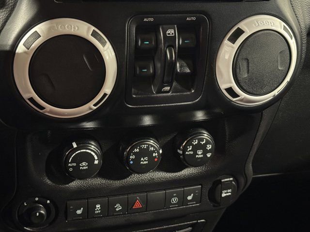 Used 2015 Jeep Wrangler Unlimited Sahara image 30