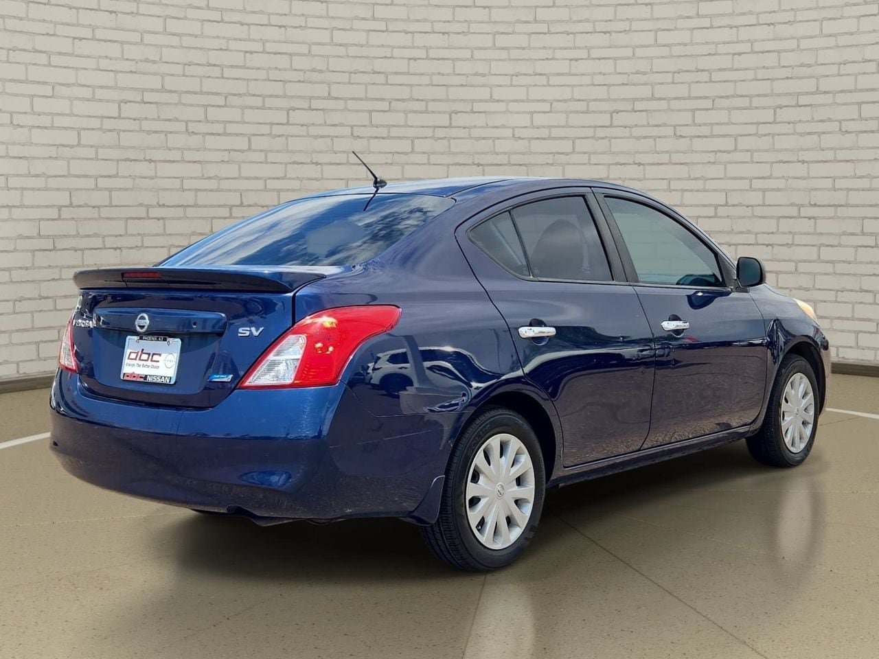 Used 2013 Nissan Versa SV FWD image 5