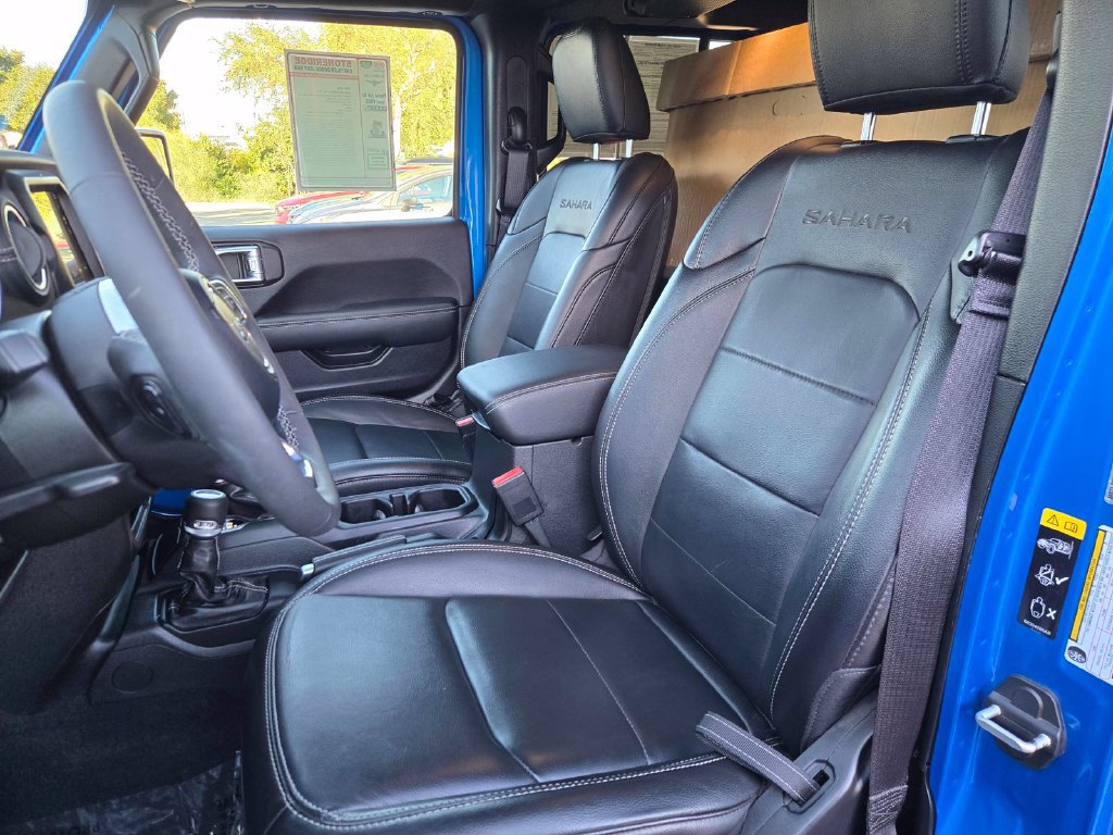 Used 2023 Jeep Wrangler Unlimited Sahara w/ Dual Top Group AWD/4WD image 17