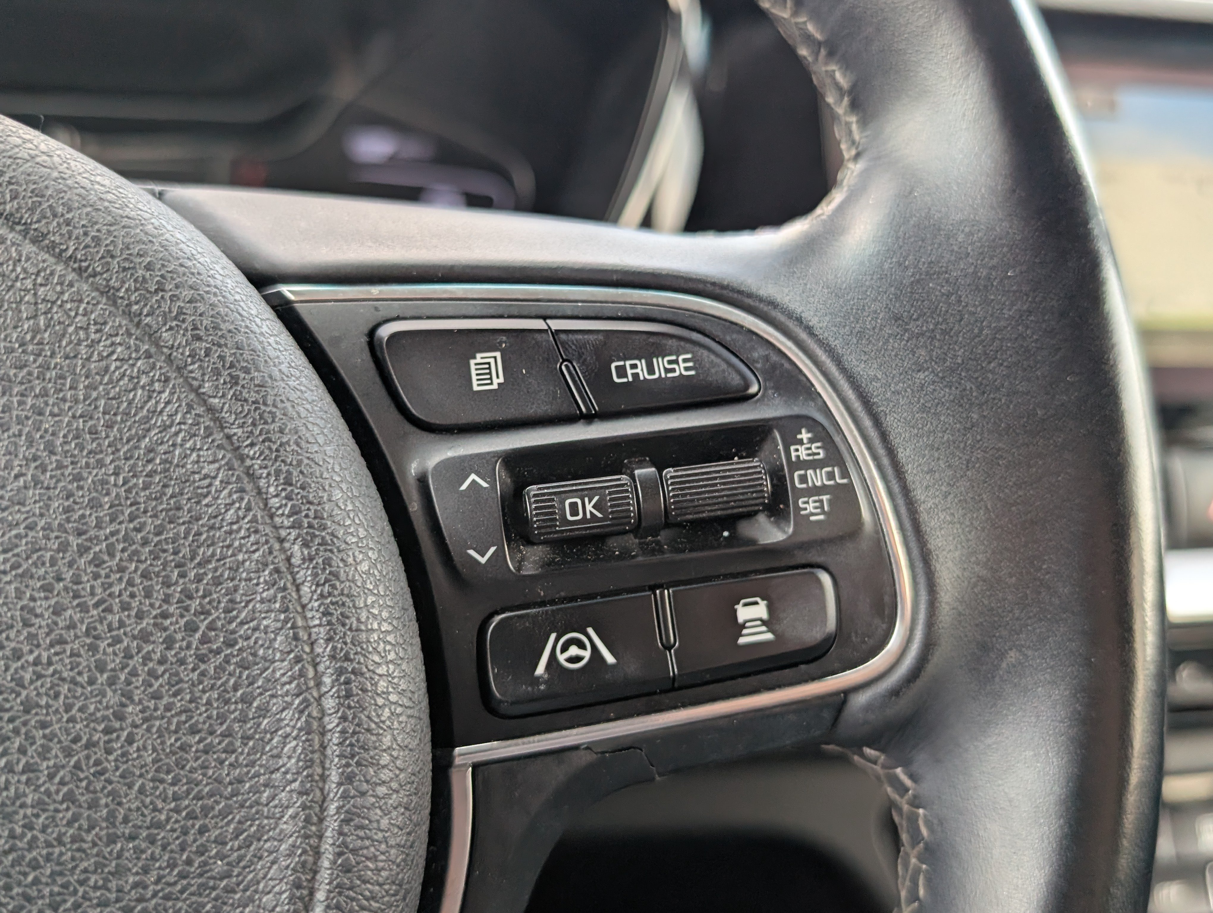 Used 2022 Kia Niro EX Premium FWD image 26