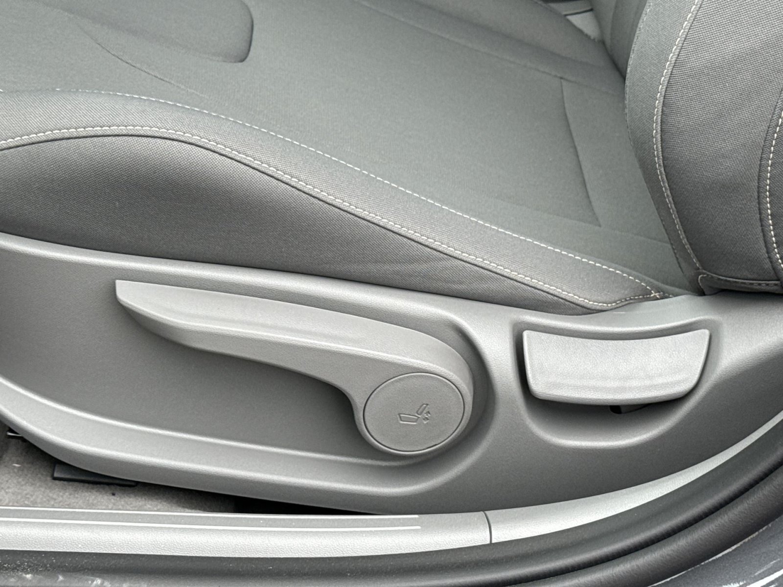 New 2026 Hyundai Elantra Sport FWD image 14