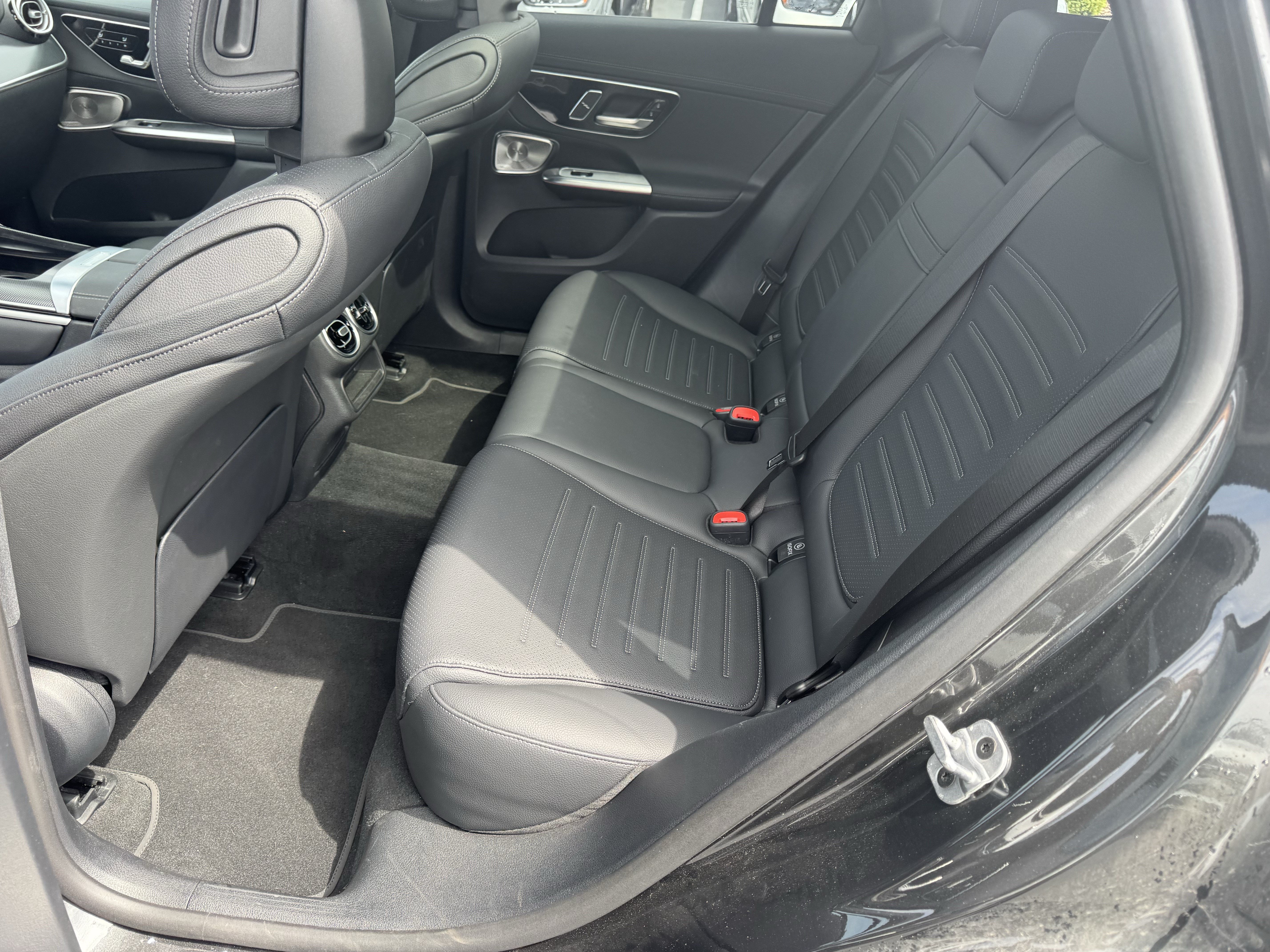 Used 2025 Mercedes-Benz GLC 350e 4MATIC image 29