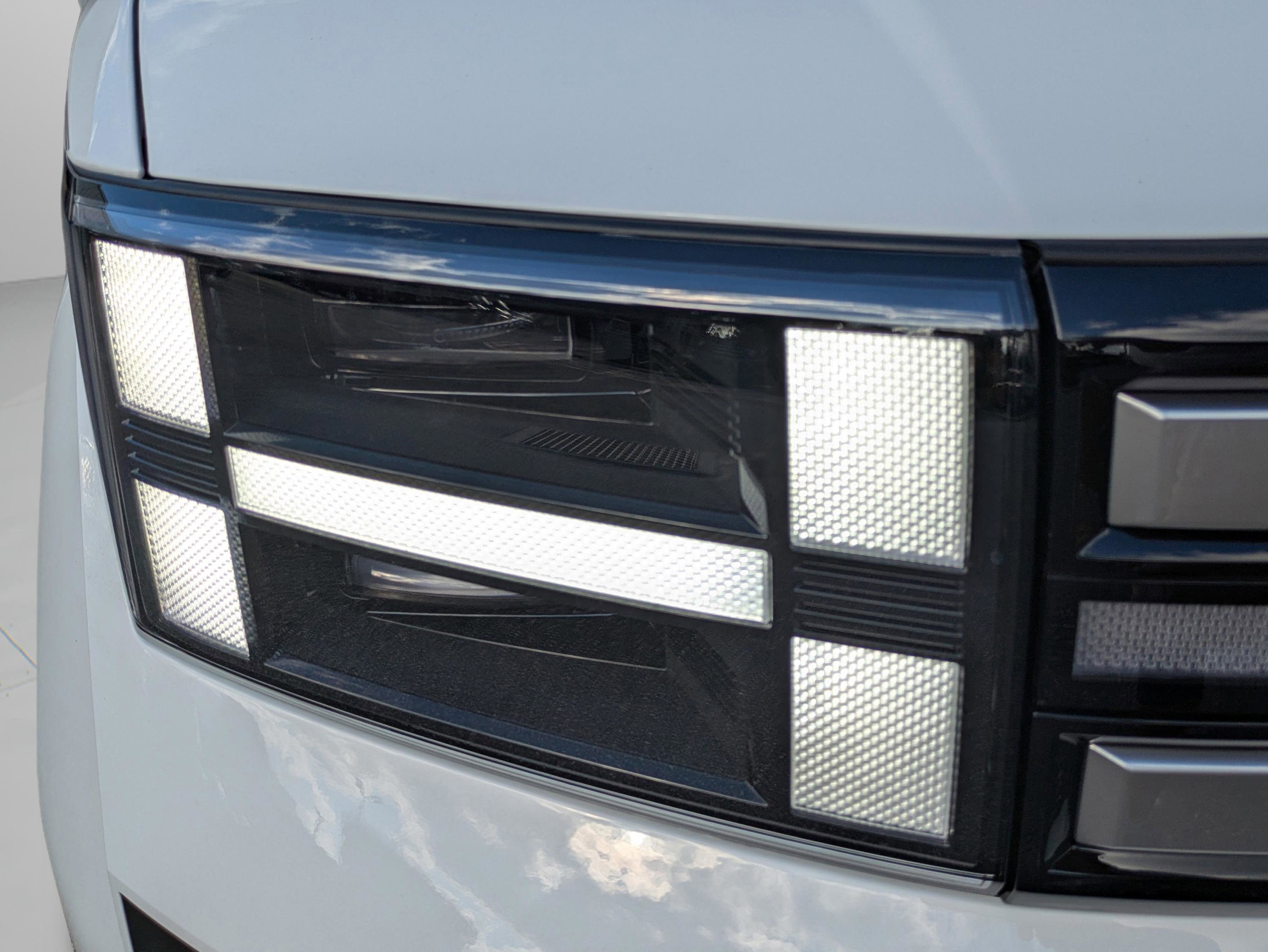 New 2026 Hyundai Santa Fe SE FWD image 2