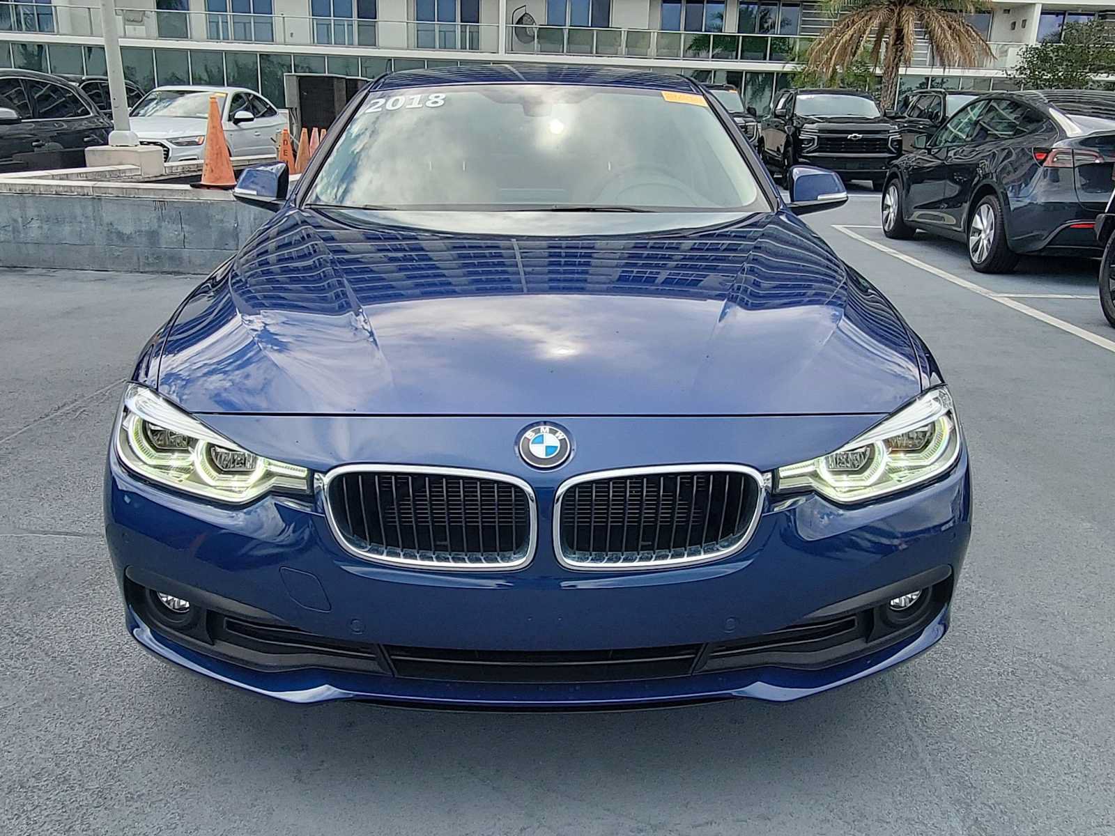 Used 2018 BMW 320i Sedan RWD image 9