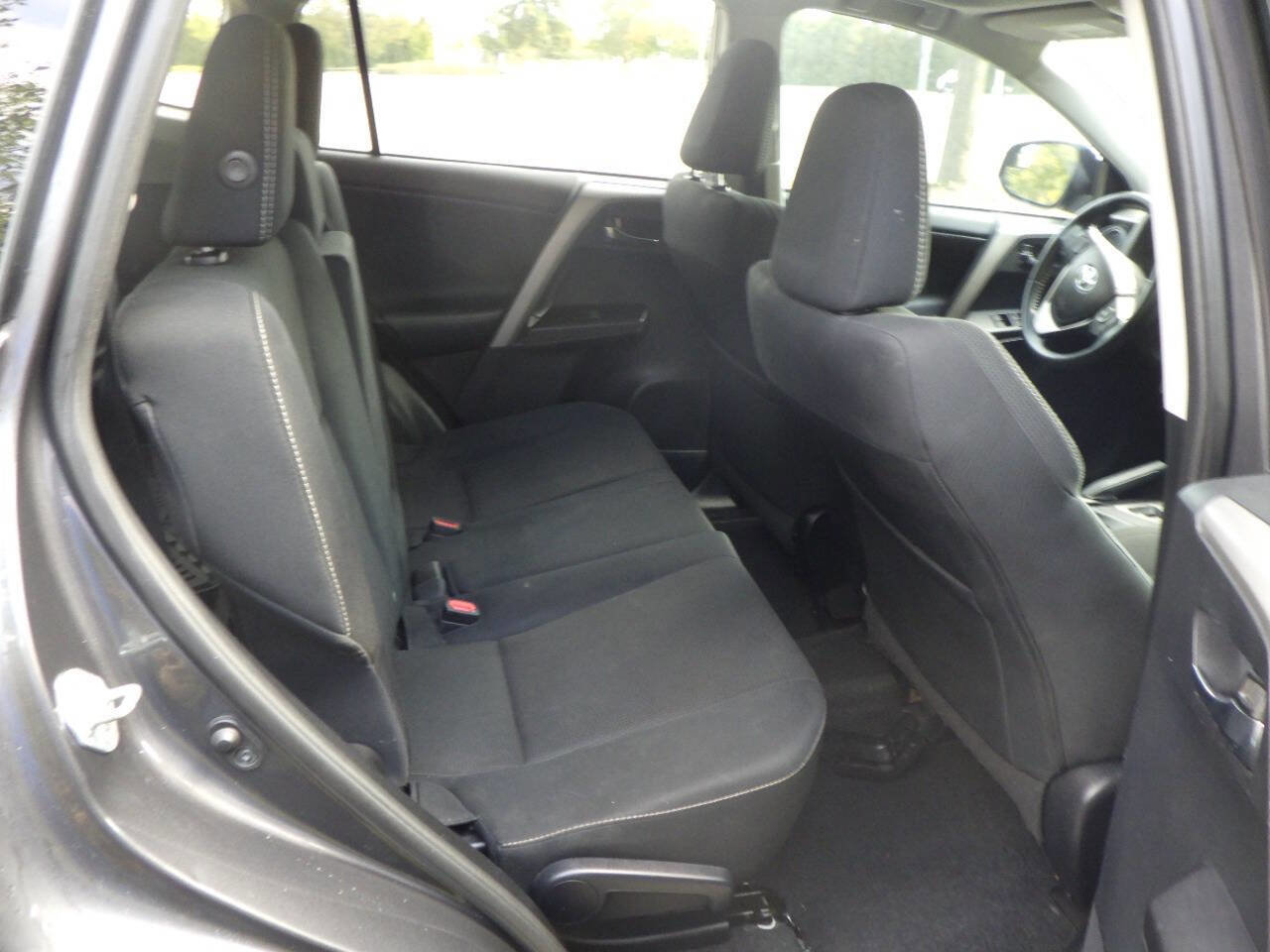 Used 2017 Toyota RAV4 XLE w/ Premium Special Value Package FWD image 18