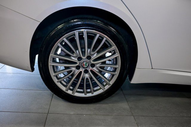 Used 2020 Alfa Romeo Giulia Ti AWD/4WD image 42