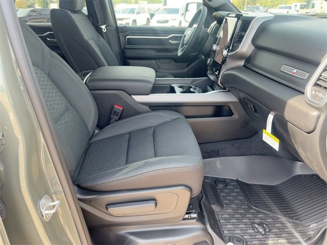 New 2026 RAM 1500 4x4 Crew Cab image 29