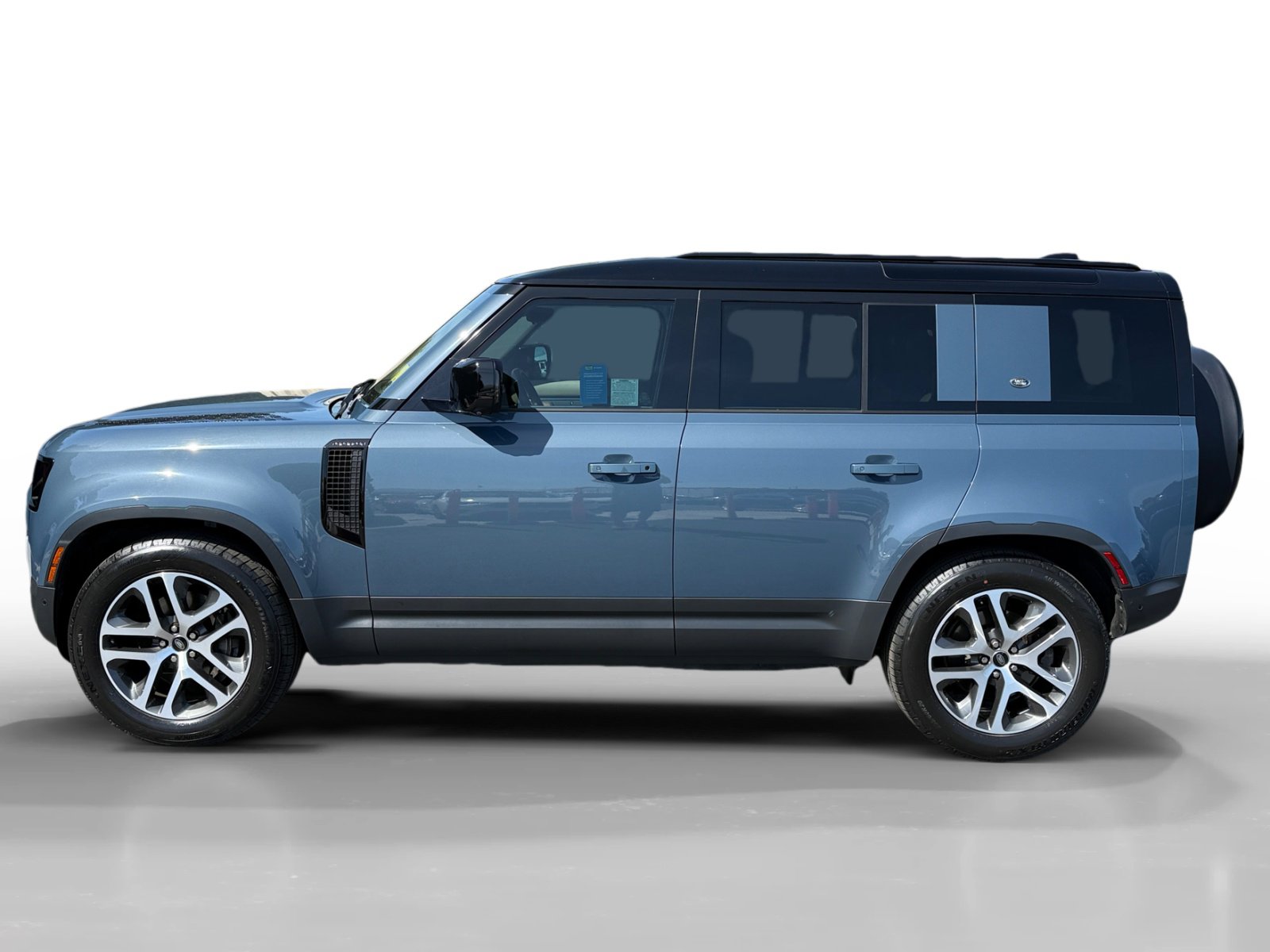 Used 2020 Land Rover Defender 110 HSE AWD/4WD image 2