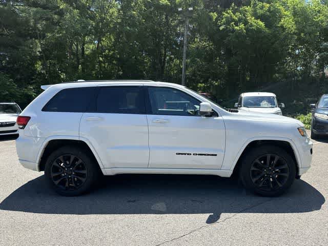 Used 2019 Jeep Grand Cherokee Altitude AWD/4WD image 3