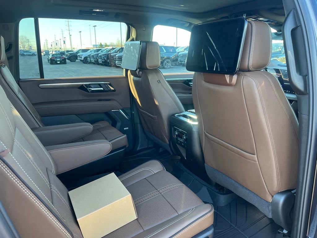 New 2026 Chevrolet Suburban High Country image 30