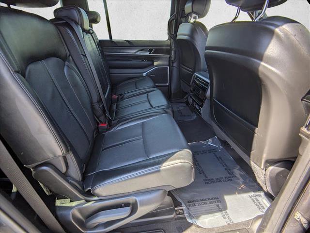 Used 2024 Jeep Wagoneer L Series III w/ Flexible Seating Group AWD/4WD image 19