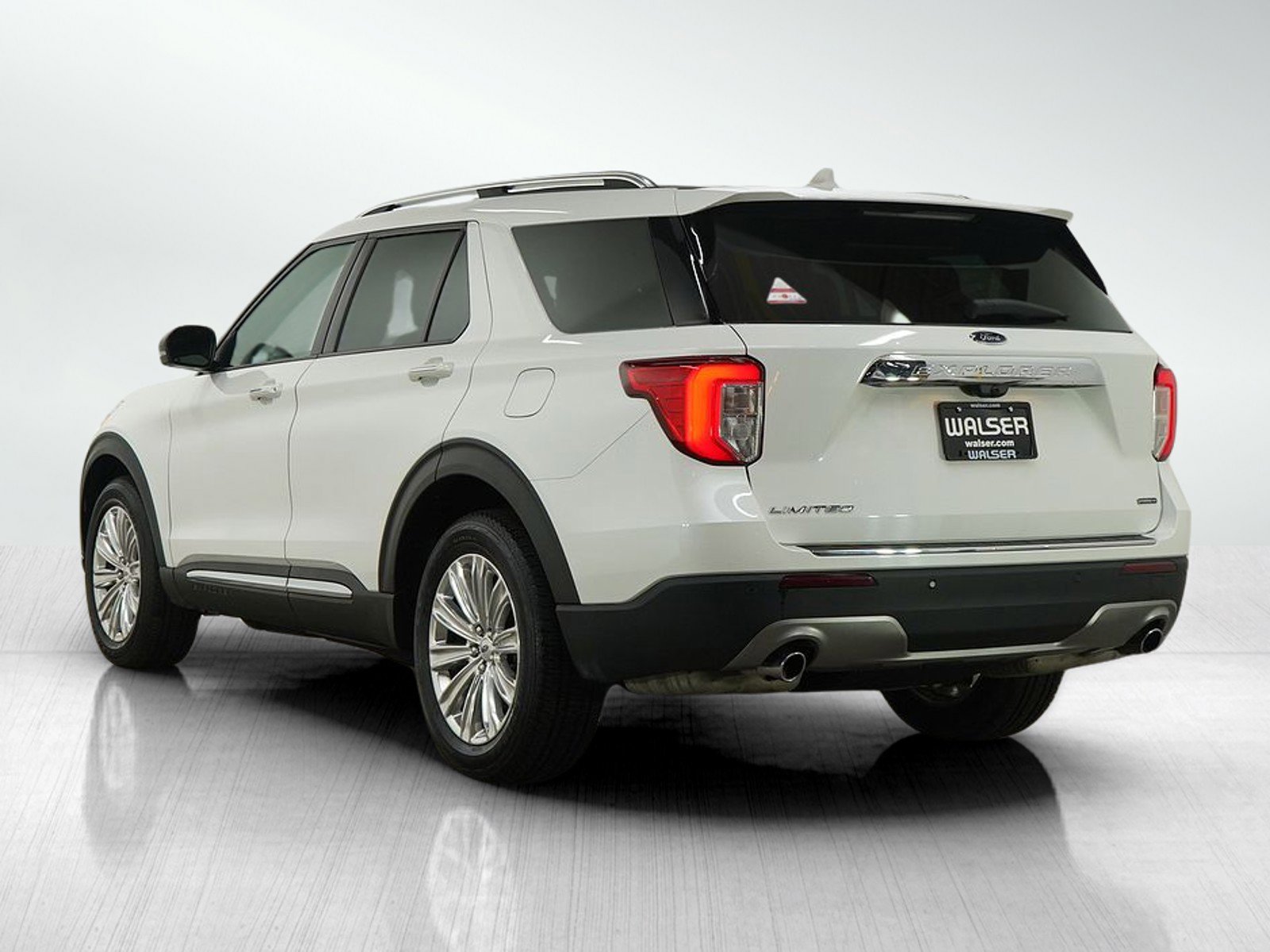 Used 2021 Ford Explorer Limited image 3