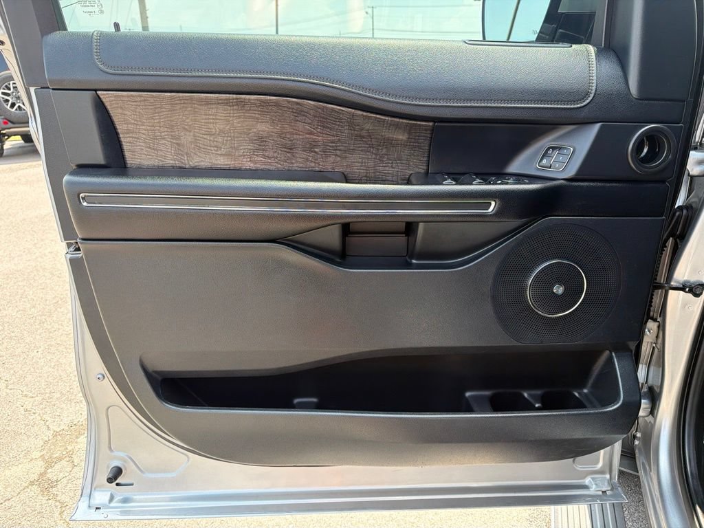 Used 2020 Ford Expedition Limited AWD/4WD image 32