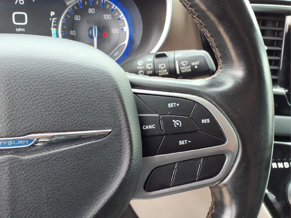Used 2017 Chrysler Pacifica Touring-L Plus w/ Tire & Wheel Group FWD image 24