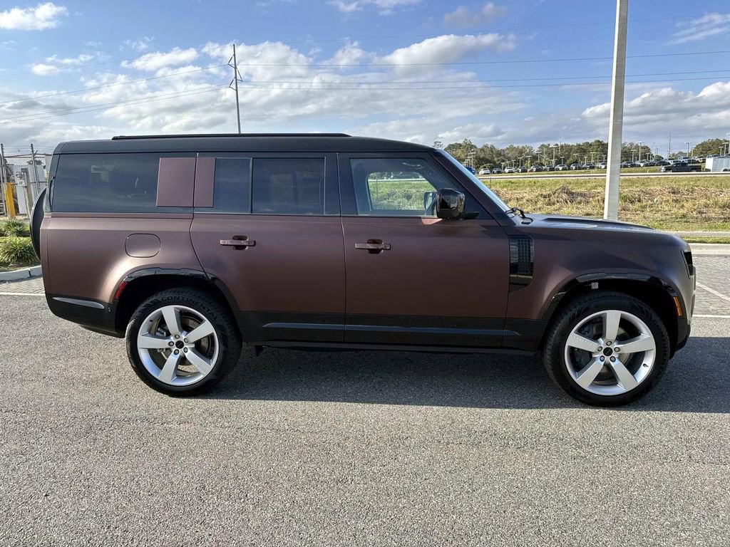 New 2026 Land Rover Defender 130 X-Dynamic SE image 5