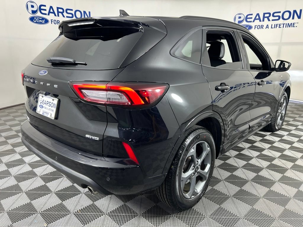 Used 2023 Ford Escape ST-Line w/ Tech Pack #1 AWD/4WD image 4