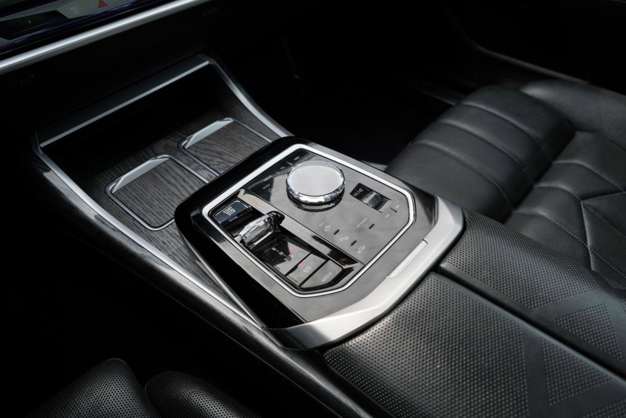 Used 2023 BMW 760i xDrive w/ Executive Package image 40