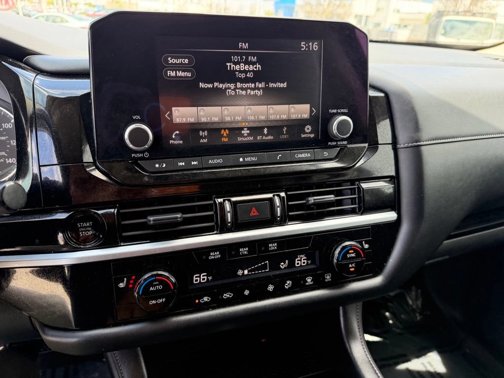 Used 2025 Nissan Pathfinder SV FWD image 21