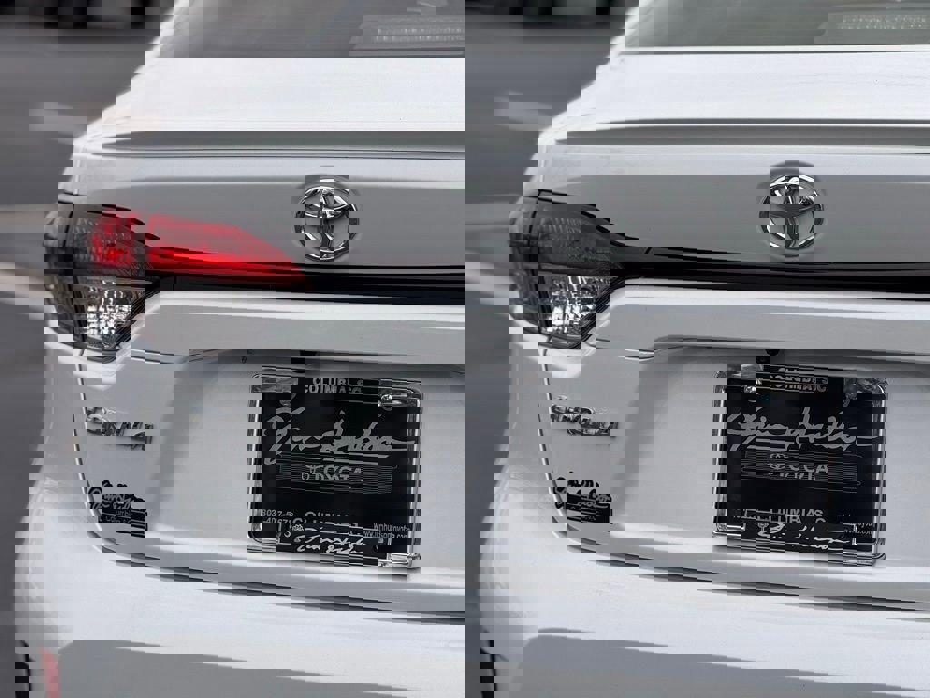 Used 2023 Toyota Corolla SE w/ SE Premium Package image 13